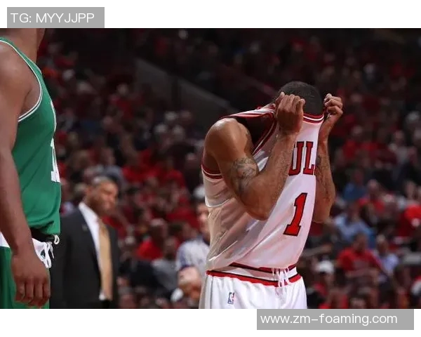 凯尔特人与汉密尔顿的激烈对决展现篮球魅力与团队精神 凯尔特人与汉密尔顿的激烈对决展现篮球魅力与团队精神